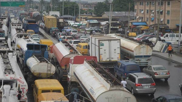 Lagos Seeks Buhari’s Intervention to End Apapa Gridlock