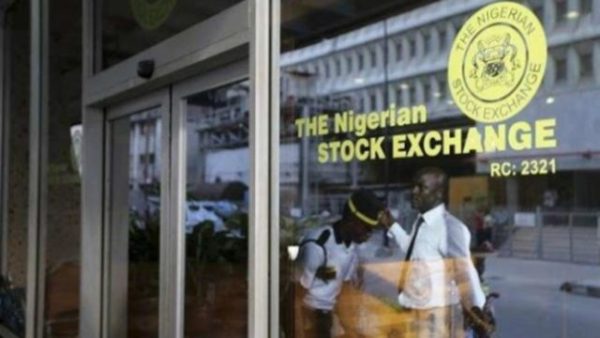 Stock market reopens positive, index up by 0.4%