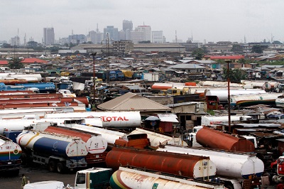 Lagos fuel tanker drivers suspend strike