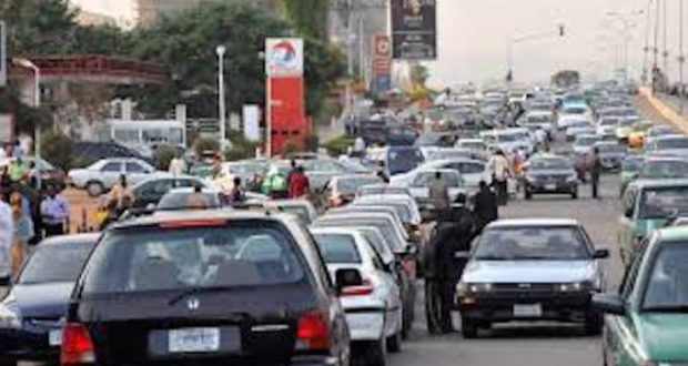 Fuel Queues Return to Lagos, NNPC Announces Release of 250 Petrol Trucks