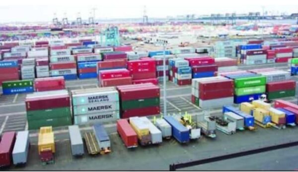 Why shipping companies litter ports with empty containers – Shipowner